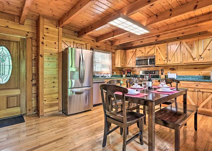 Sky Harbor Sevierville Cabin With Hot Tub And Deck!