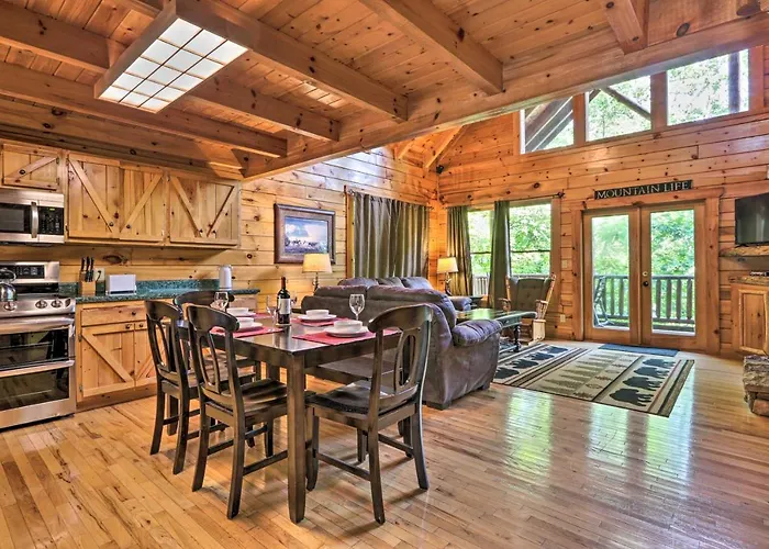 Sky Harbor Sevierville Cabin With Hot Tub And Deck!