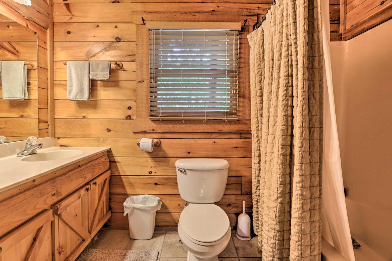 Sky Harbor Sevierville With Hot Tub And Deck! Holiday home Pigeon Forge